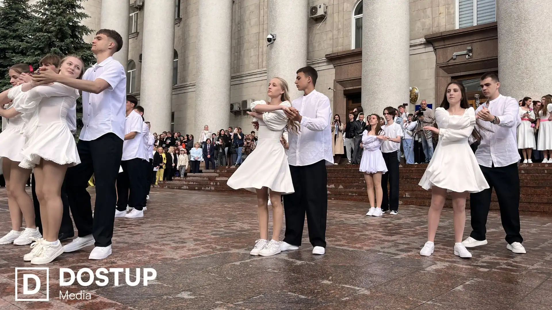 Фестиваль випускних вальсів відбувся у Кропивницькому (ФОТО)