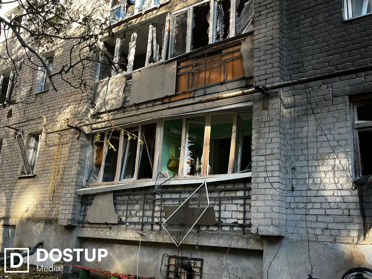 Пошкоджений під'їзд