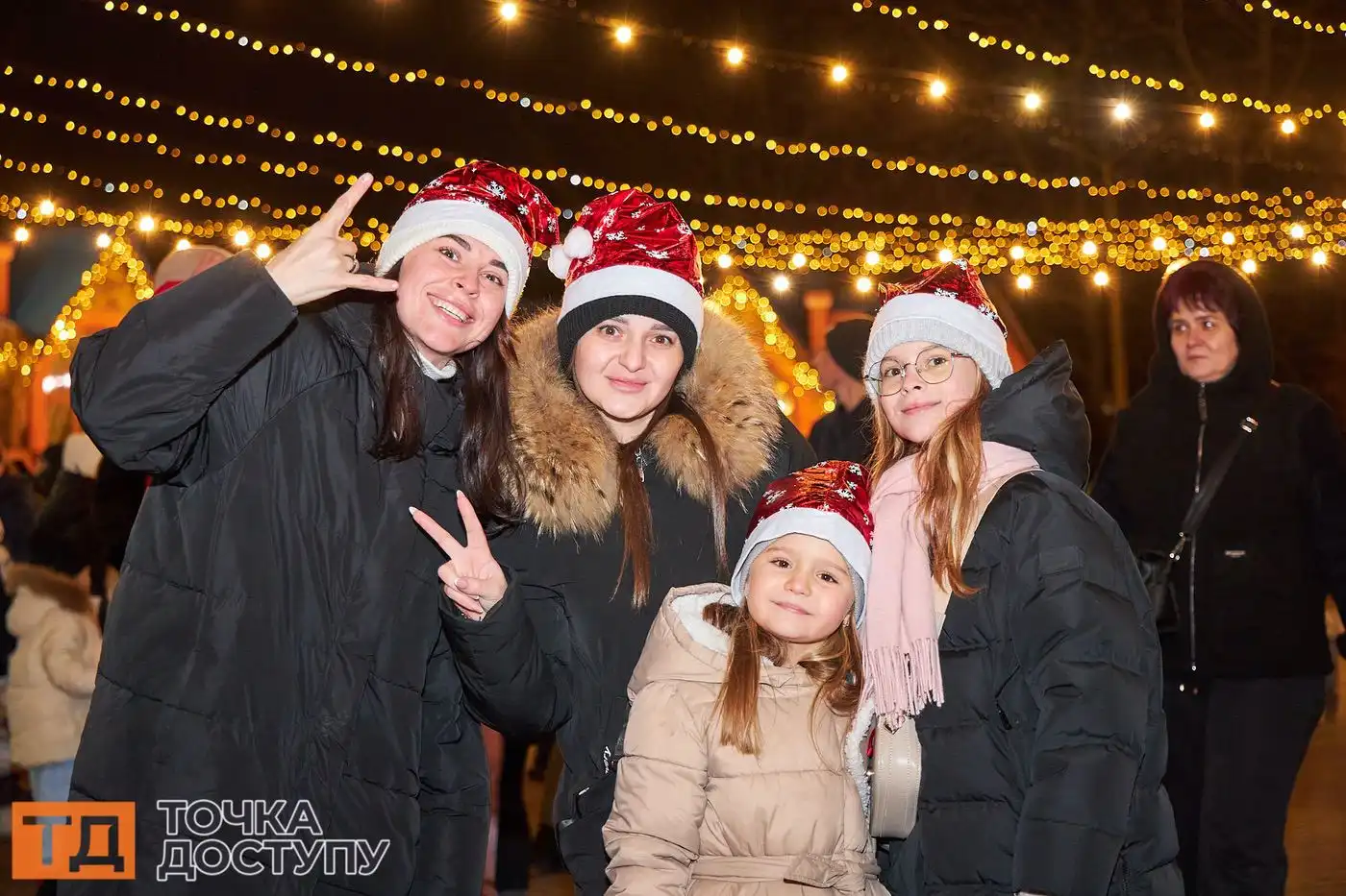 Відкриття новорічної ялинки в Дендропарку привернуло увагу сімей з дітьми.