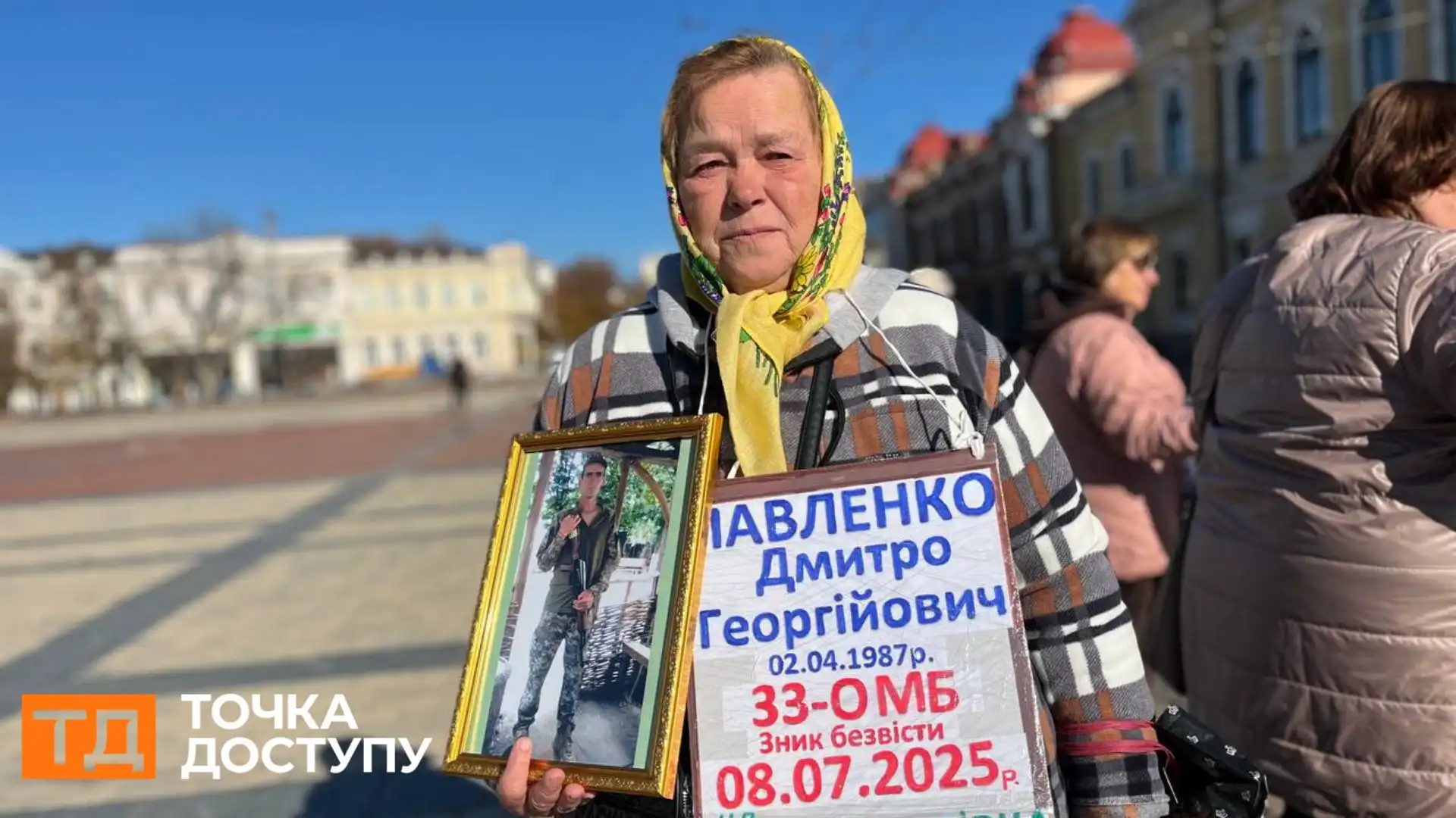 Олександра Павленко прийшла на акцію зі світлиною сина — Дмитра Павленка