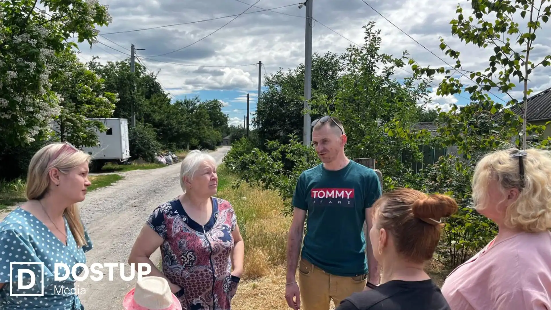 У Кропивницькому частина жителів виступила проти будівництва 33-метрової вежі зв’язку в дворі: підрядник запевняє, що роботи законні
