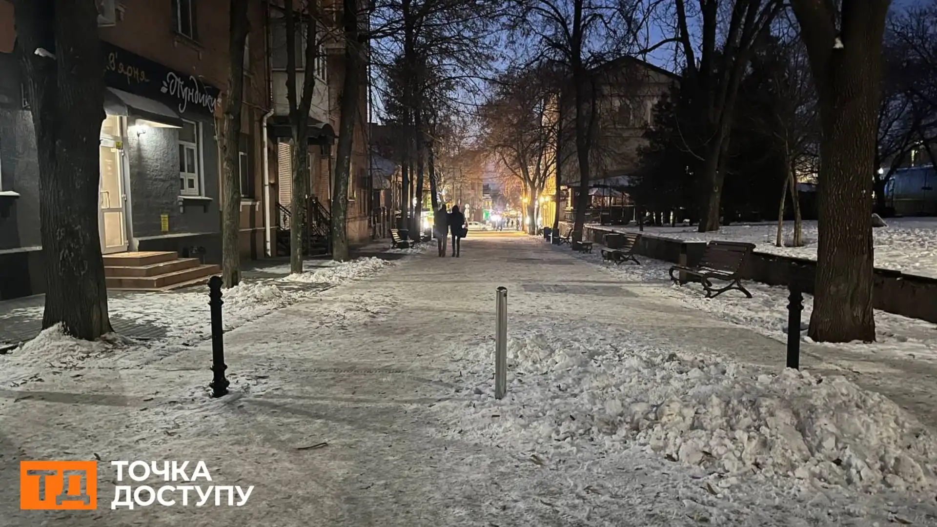 У центрі Кропивницького встановили стовпчики для обмеження заїзду автомобілів