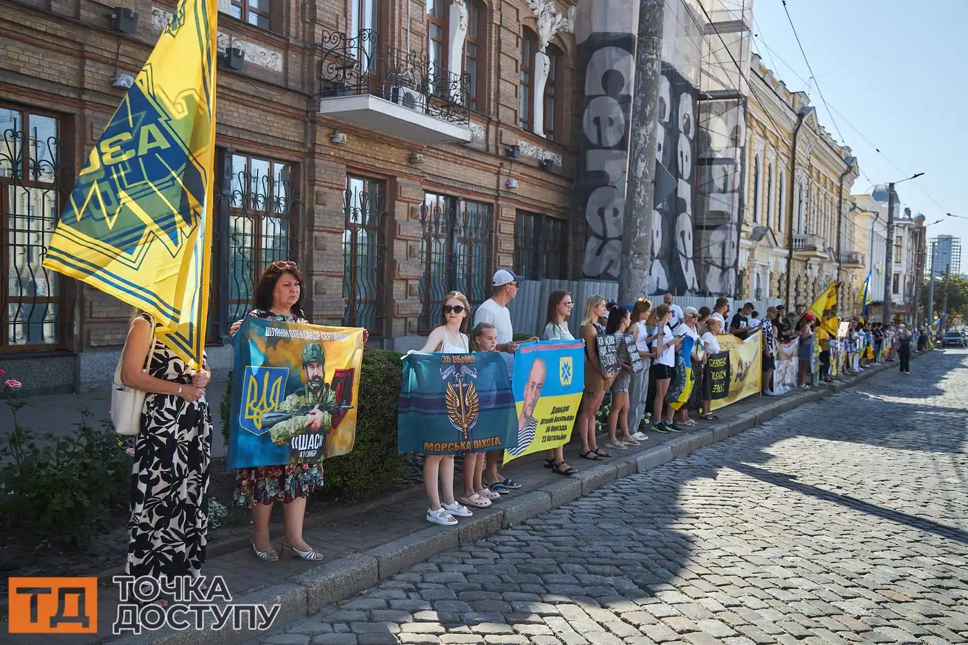 Площа у Кропивницькому стала місцем проведення акції «Підтримай військовополонених».