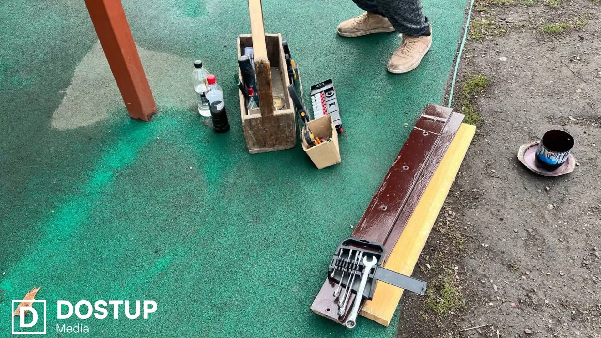 На дитячому майданчику в Центральному сквері Кропивницького виявили пошкодження