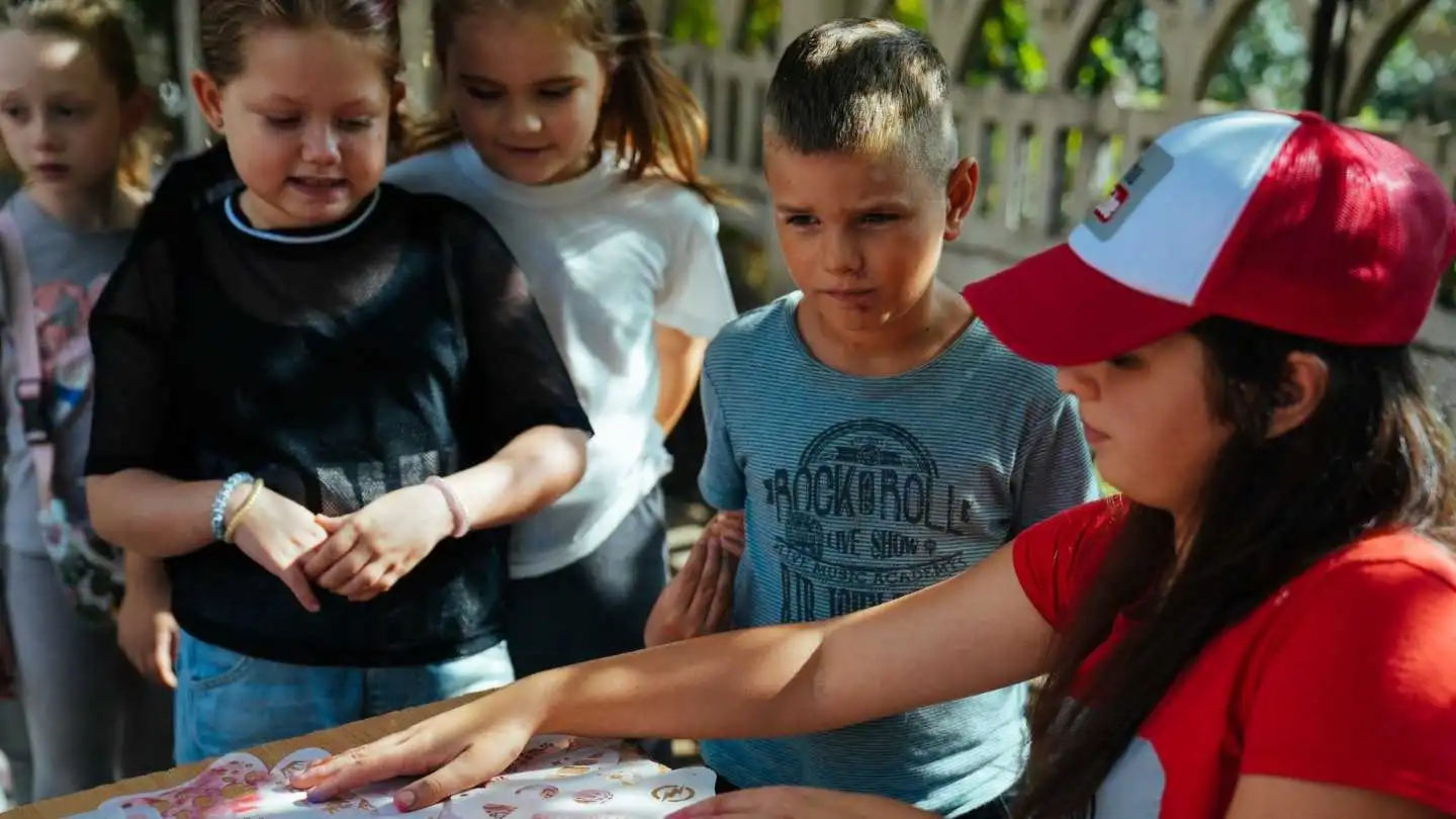 На Ковалівському пляжі створили простір для відпочинку “Ментальний оазис”