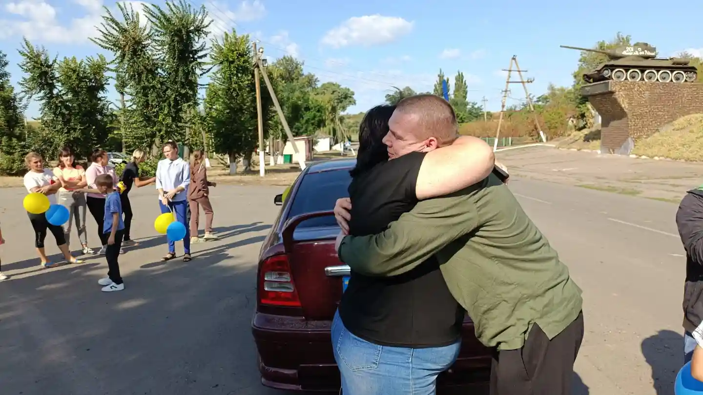 Двох захисників, які повернулися з полону, зустріли у громадах на Кіровоградщині