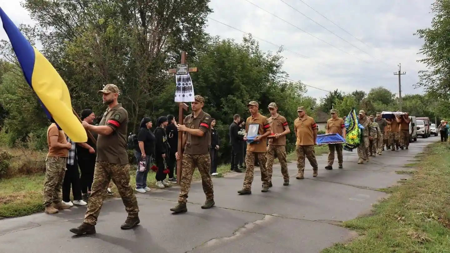 В Онуфріївській громаді попрощалися із 22-річним захисником Сергієм Марцинкевичем