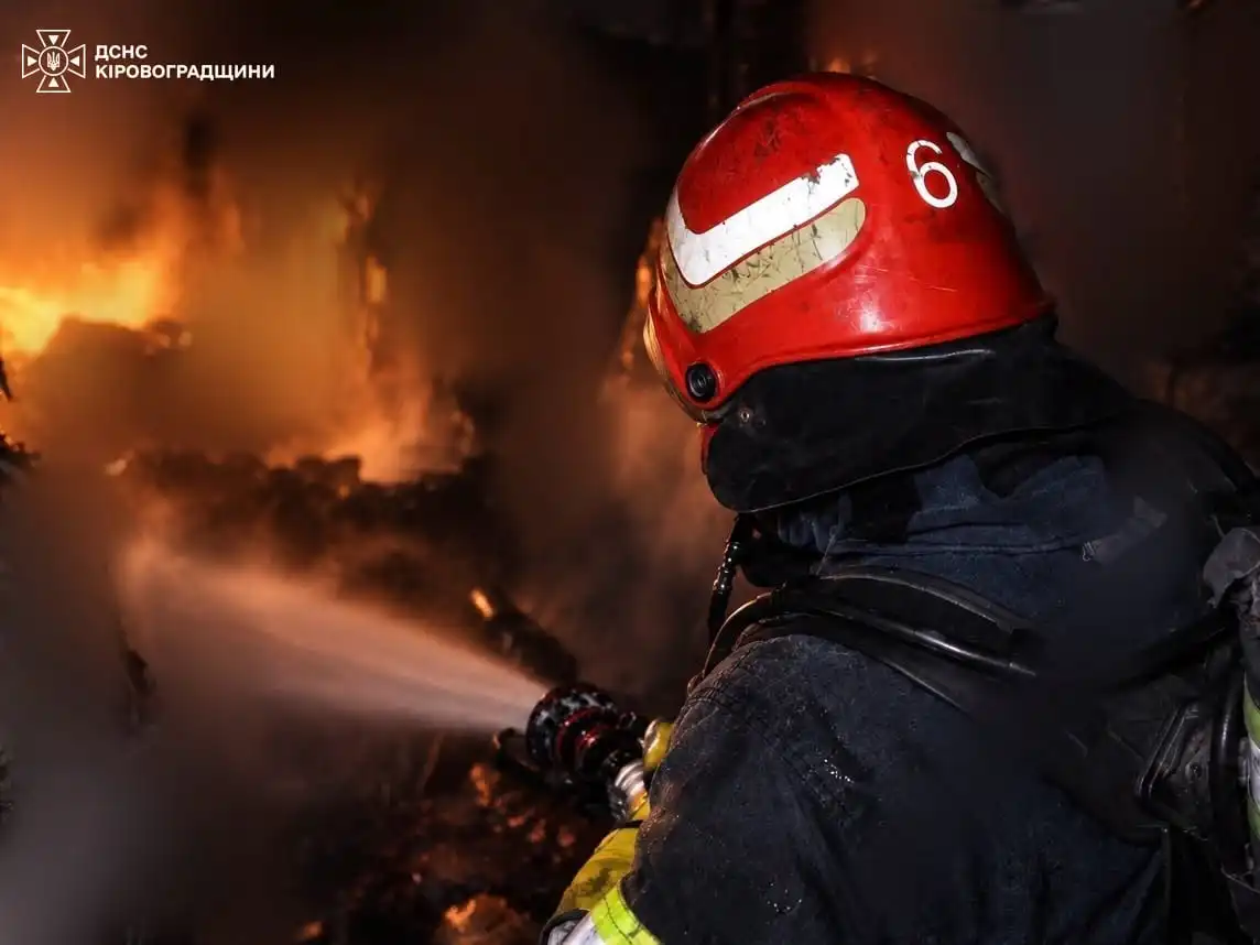 Через обстріл на Кіровоградщині виникла пожежа