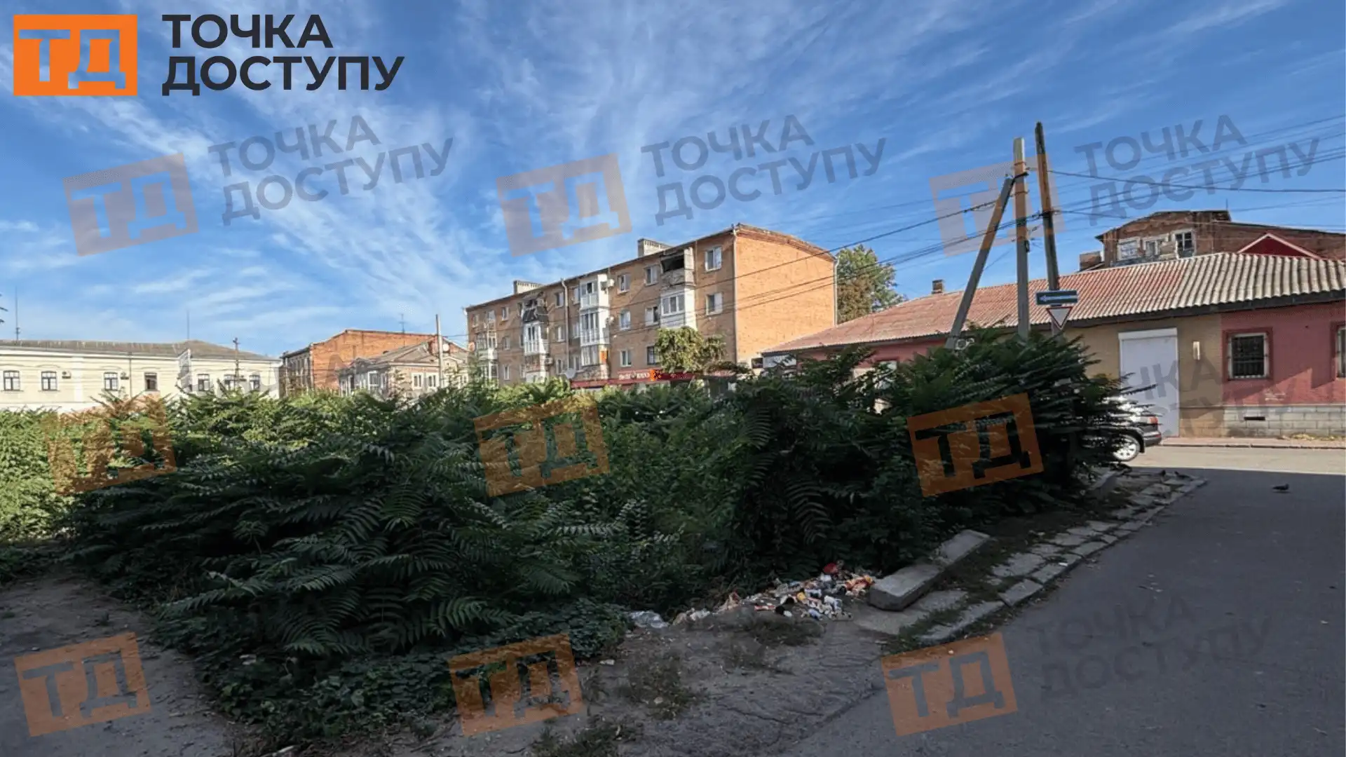 земля біля ДРАЦСу у центрі Кропивницького