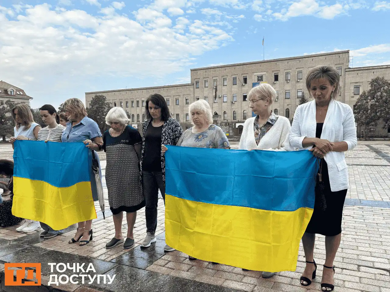 Містяни віддають шану захиснику Олександру Максименку