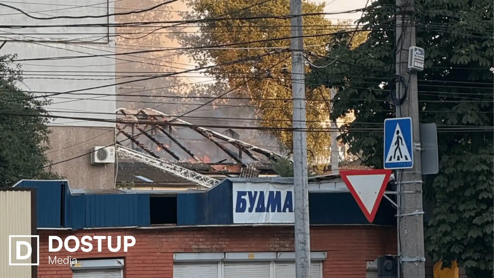 Масштабна пожежа спалахнула на Ковалівці у Кропивницькому
