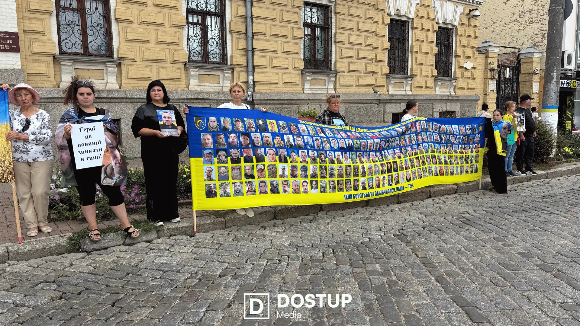 Чекають з полону і вірять, що живі: акція-нагадування відбулася у Кропивницькому