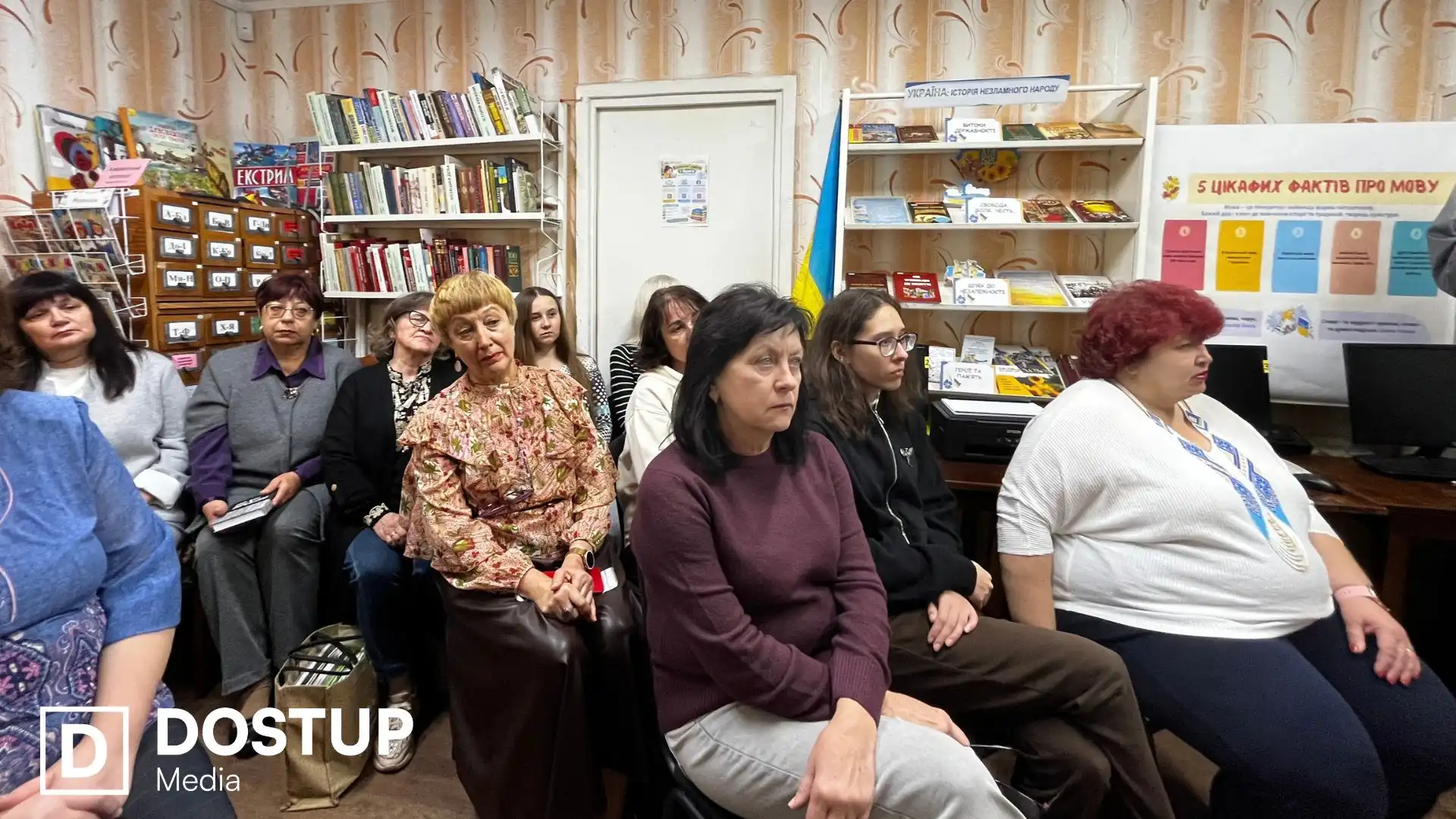 Обпалені книжки, іграшки і уламки ракети: у Кропивницькому відкрили виставку “Між війною і надією”