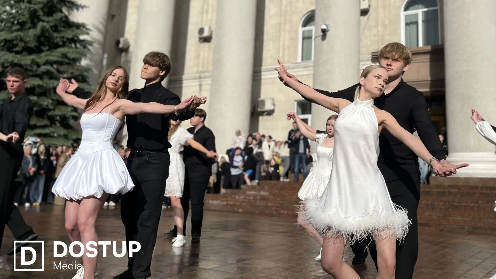 Фестиваль випускних вальсів відбувся у Кропивницькому (ФОТО)