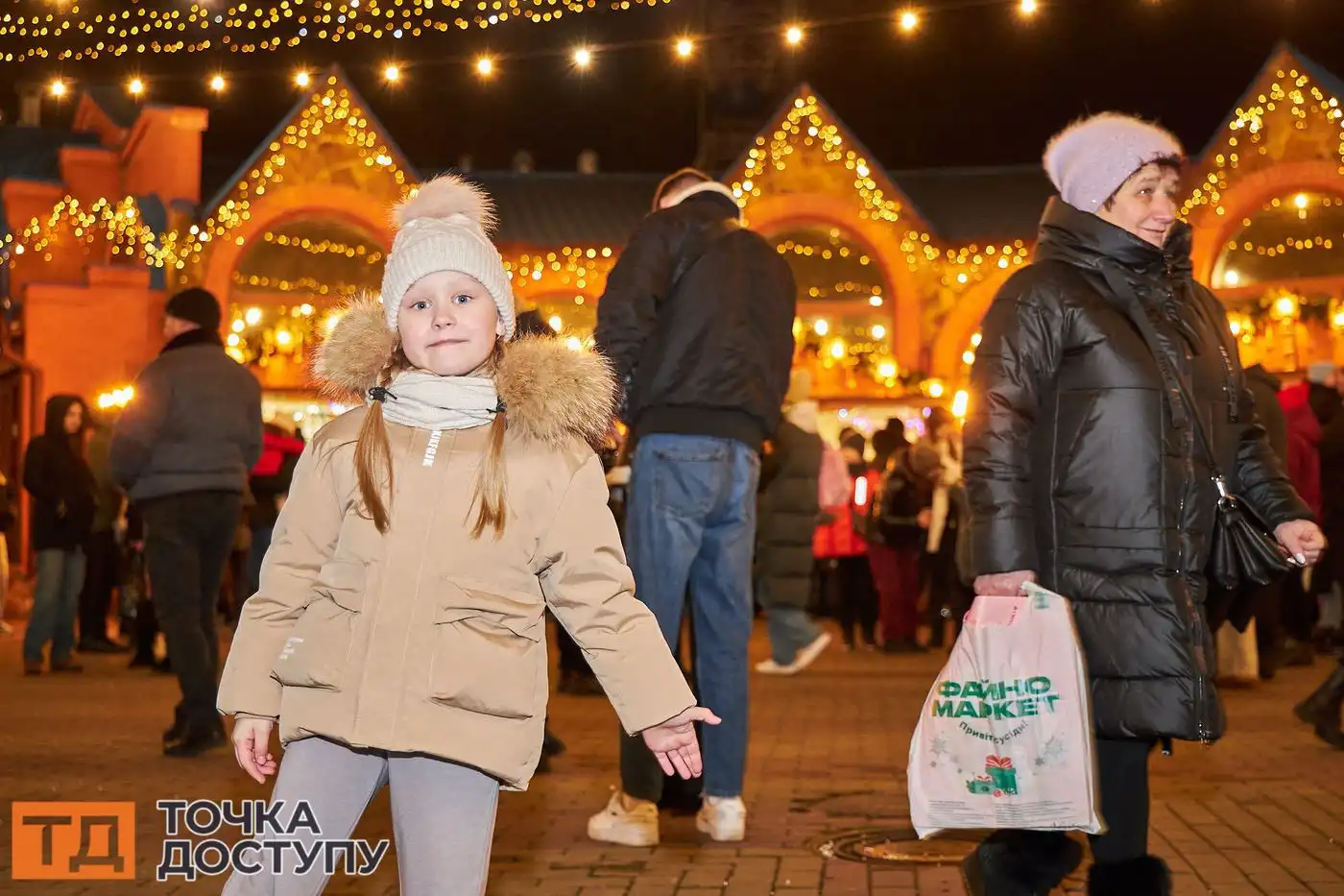У Кропивницькому розпочали зимові свята з відкриття головної ялинки в Дендропарку.