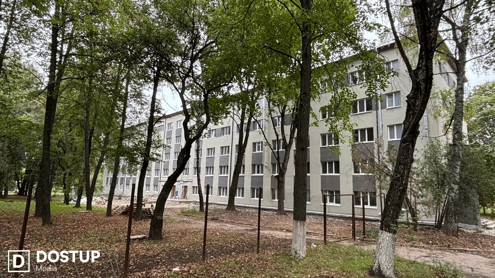 Як ремонтують гуртожиток для переселенців з Маріуполя у Кропивницькому