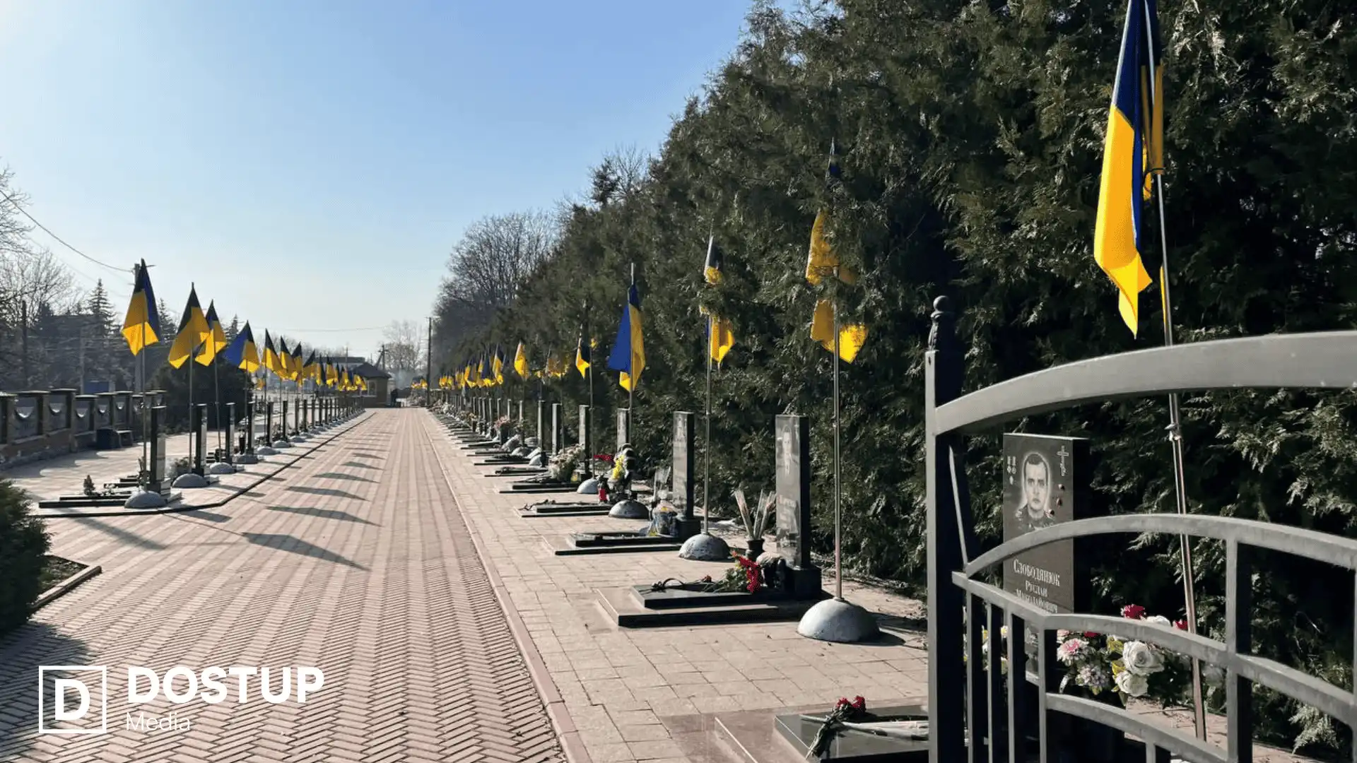 Алея почесних поховань на Рівнянському кладовищі у Кропивницькому