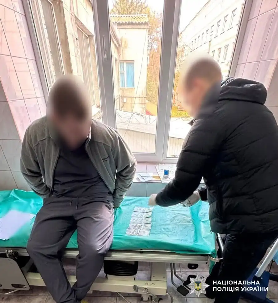 Хабар за висновок ВЛК: завідувача лікарні у Кропивницькому підозрюють у вимаганні грошей