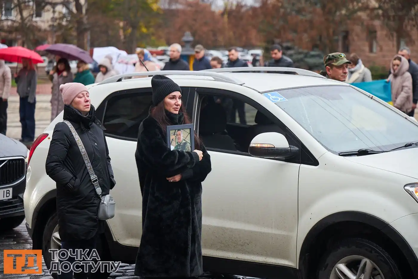Церемонія прощання з полеглими воїнами відбулася біля храму у центрі Кропивницького.