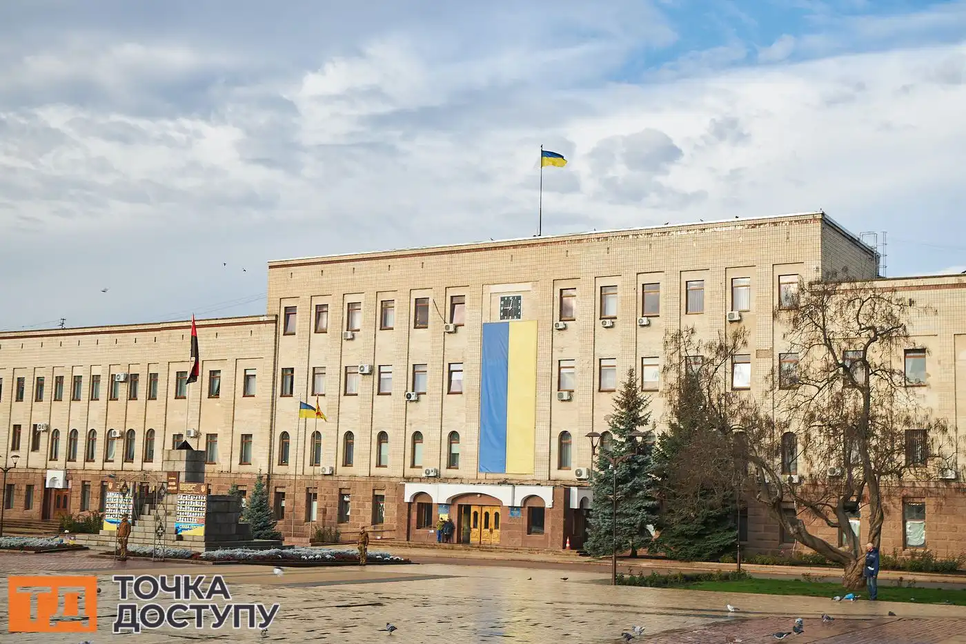 У Кропивницькому відбулася жалобна церемонія прощання з чотирма воїнами.