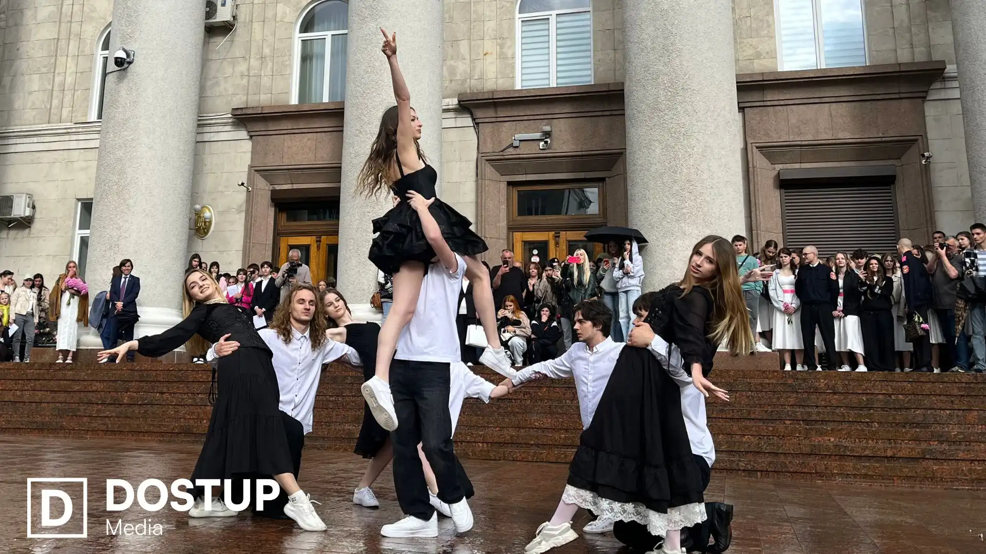 Фестиваль випускних вальсів відбувся у Кропивницькому (ФОТО)