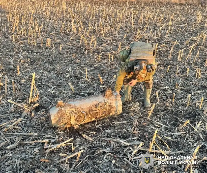уламки ракети впали у полі в Кіровоградській області