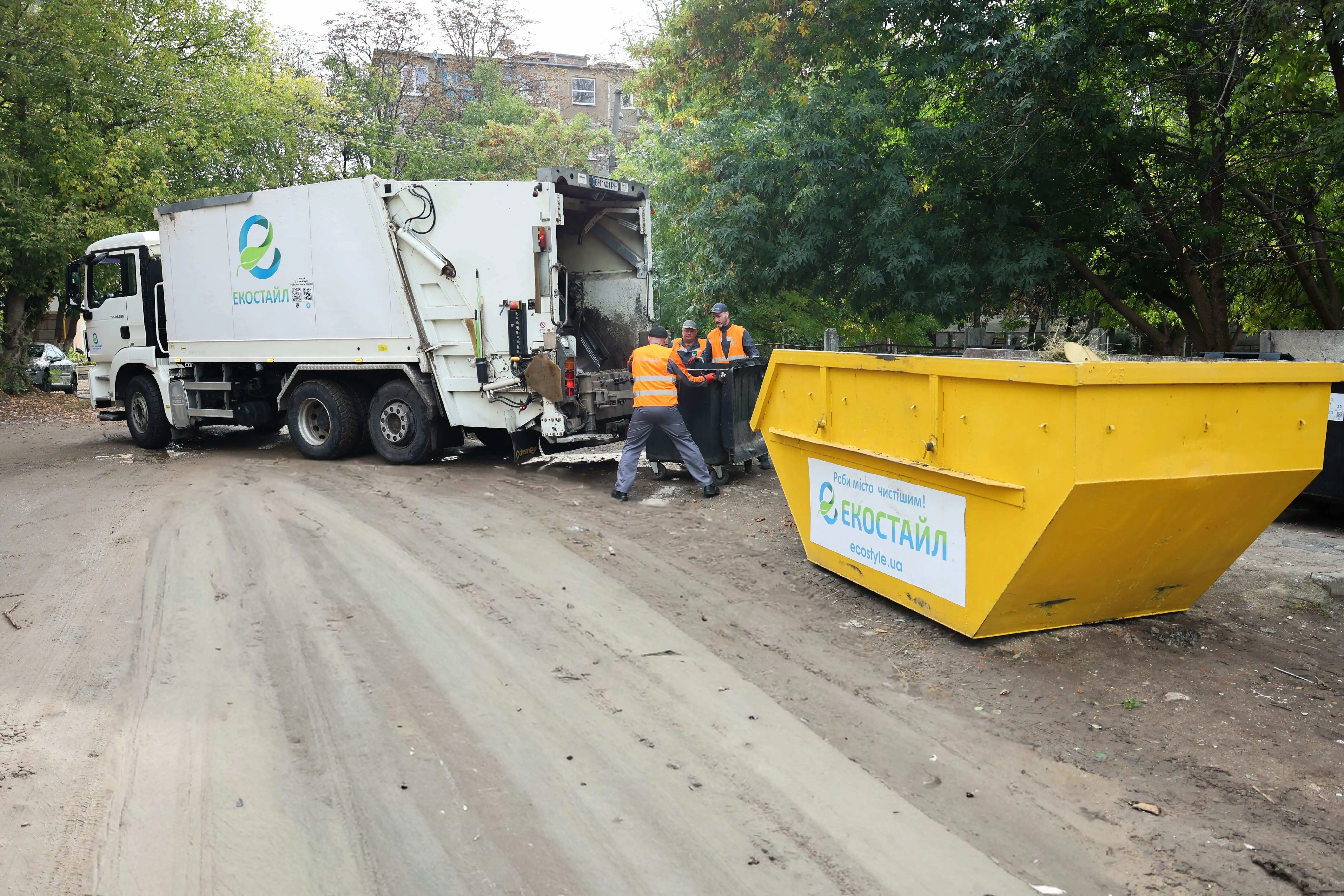 Контейнерний майданчик із бункером