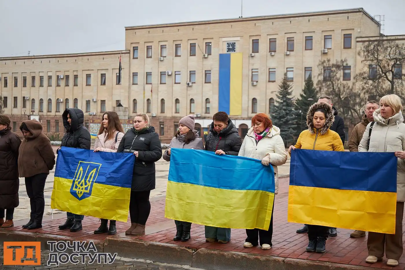 Прощання з чотирма захисниками у Кропивницькому зібрало сотні небайдужих мешканців міста.