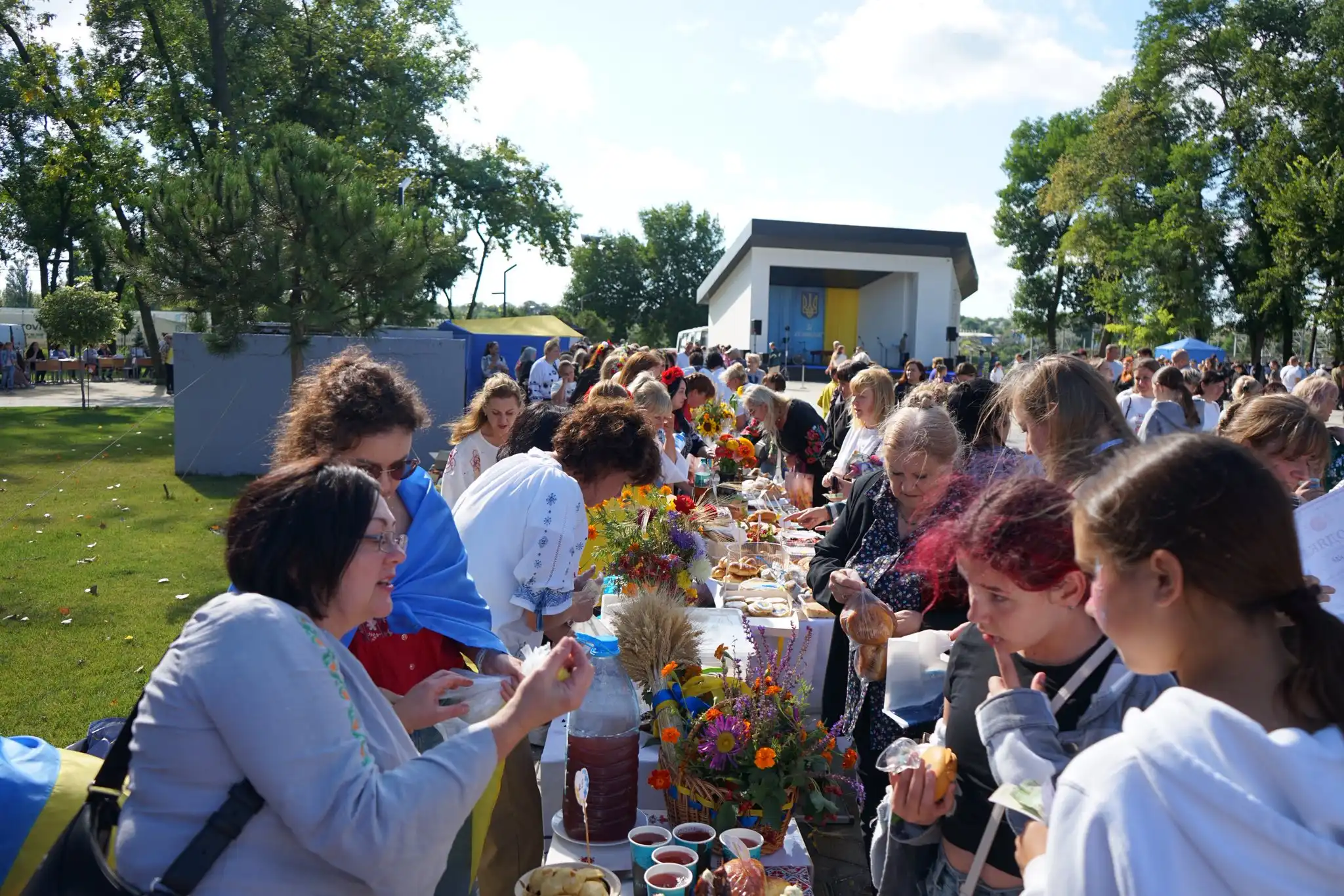 Люди на фестивалі