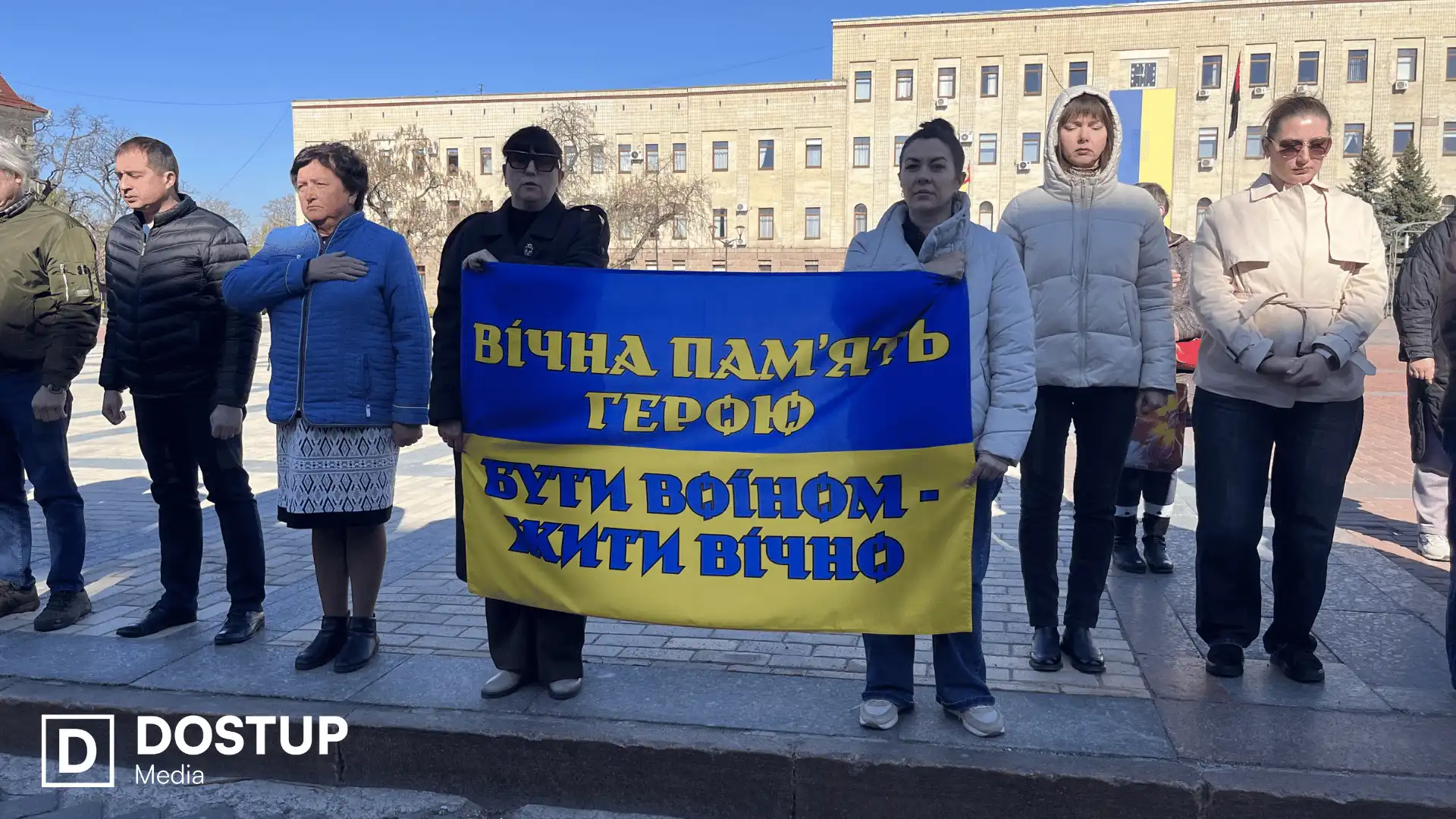 Небайдужі містяни віддають шану загиблим воїнам у Кропивницькому