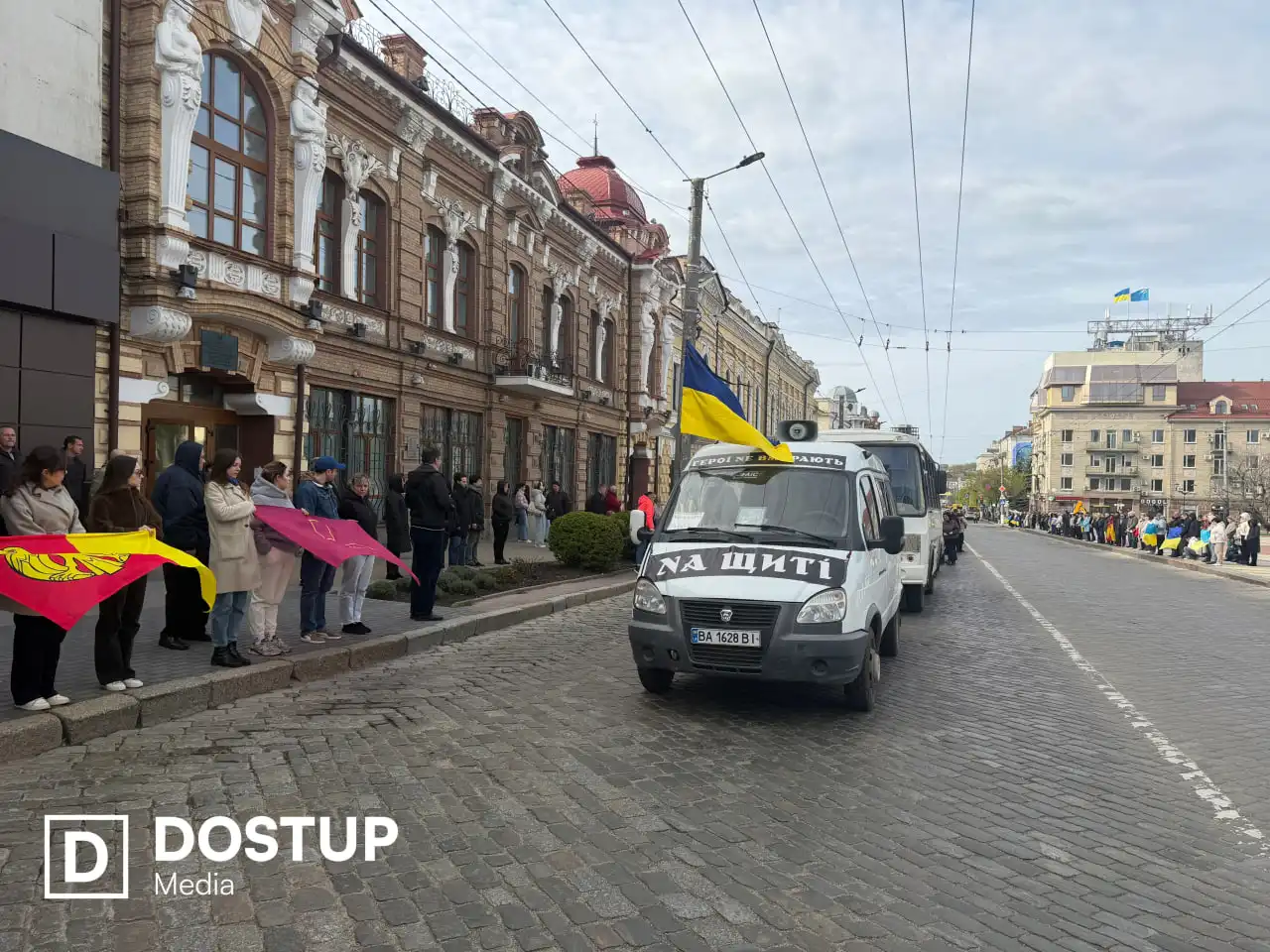 Прощання з трьома військовими на площі