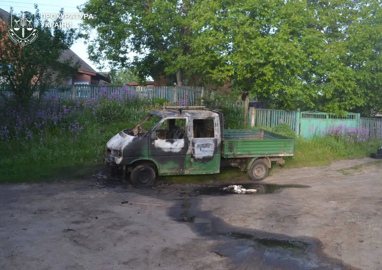 Двох хлопців і дівчину підозрюють у підпалі машин військових ЗСУ