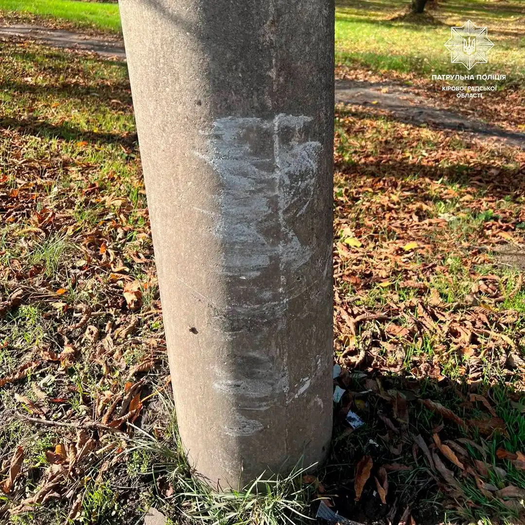 В'їхав у стовп водій ВАЗу у Кропивницькому