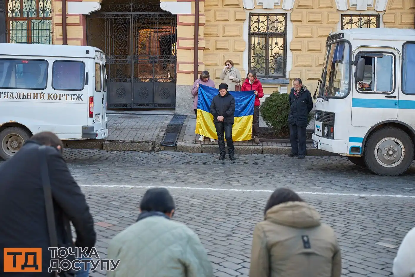 Прощання з героєм у Кропивницькому відбулося з почестями та військовим салютом.