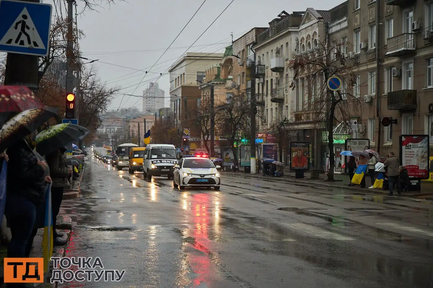 У Кропивницькому провели в останню путь чотирьох захисників, зібравши велику громаду небайдужих містян.