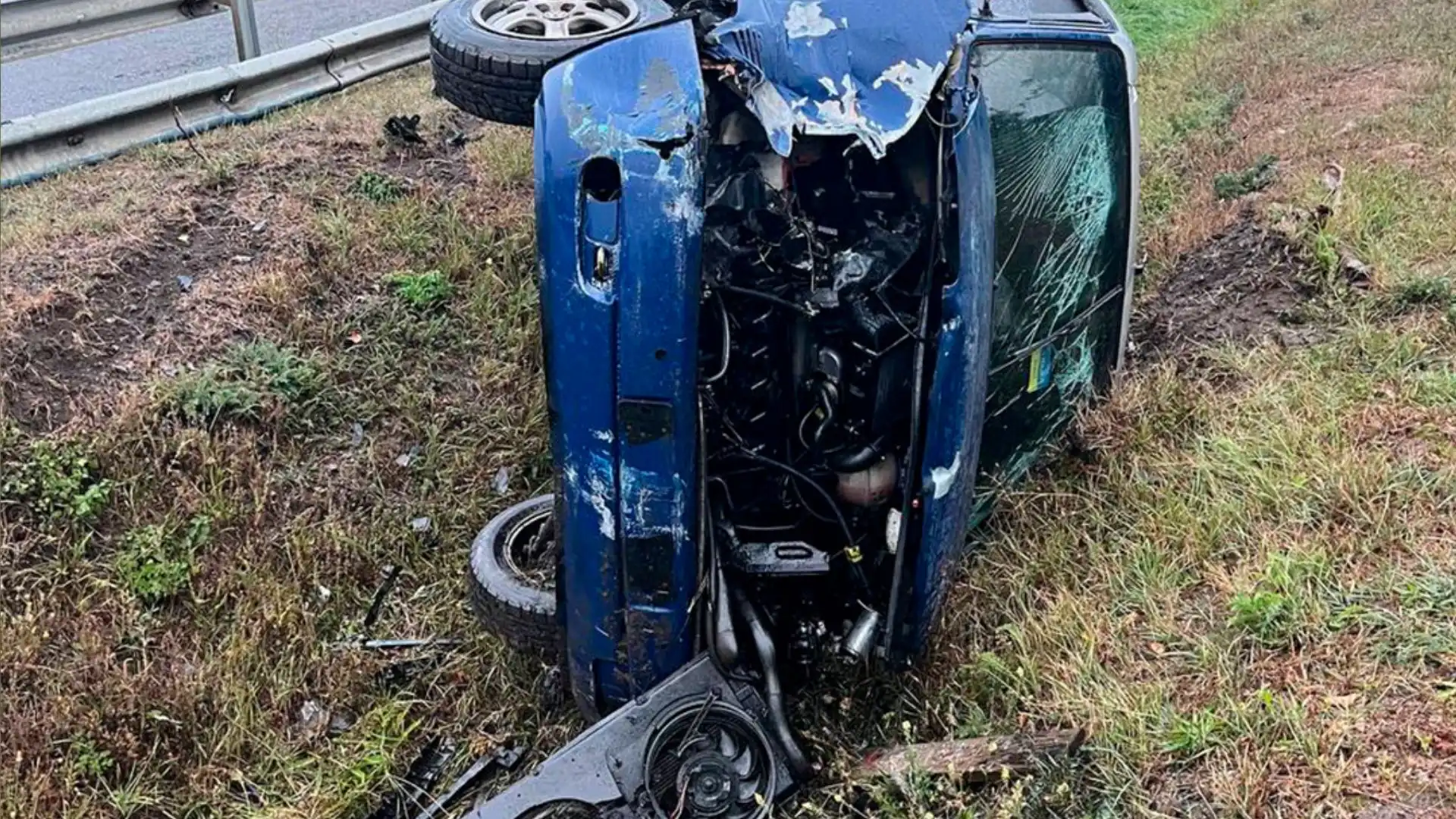 Врізався в огорожу та перекинувся мікроавтобус на Кіровоградщині