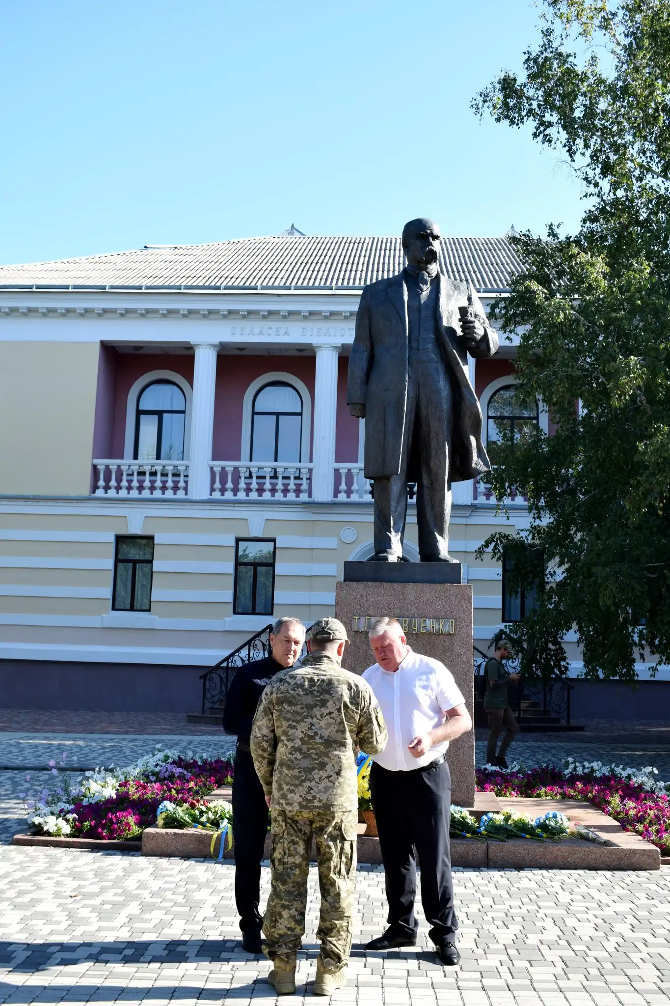 Вручили військовому обласну нагороду