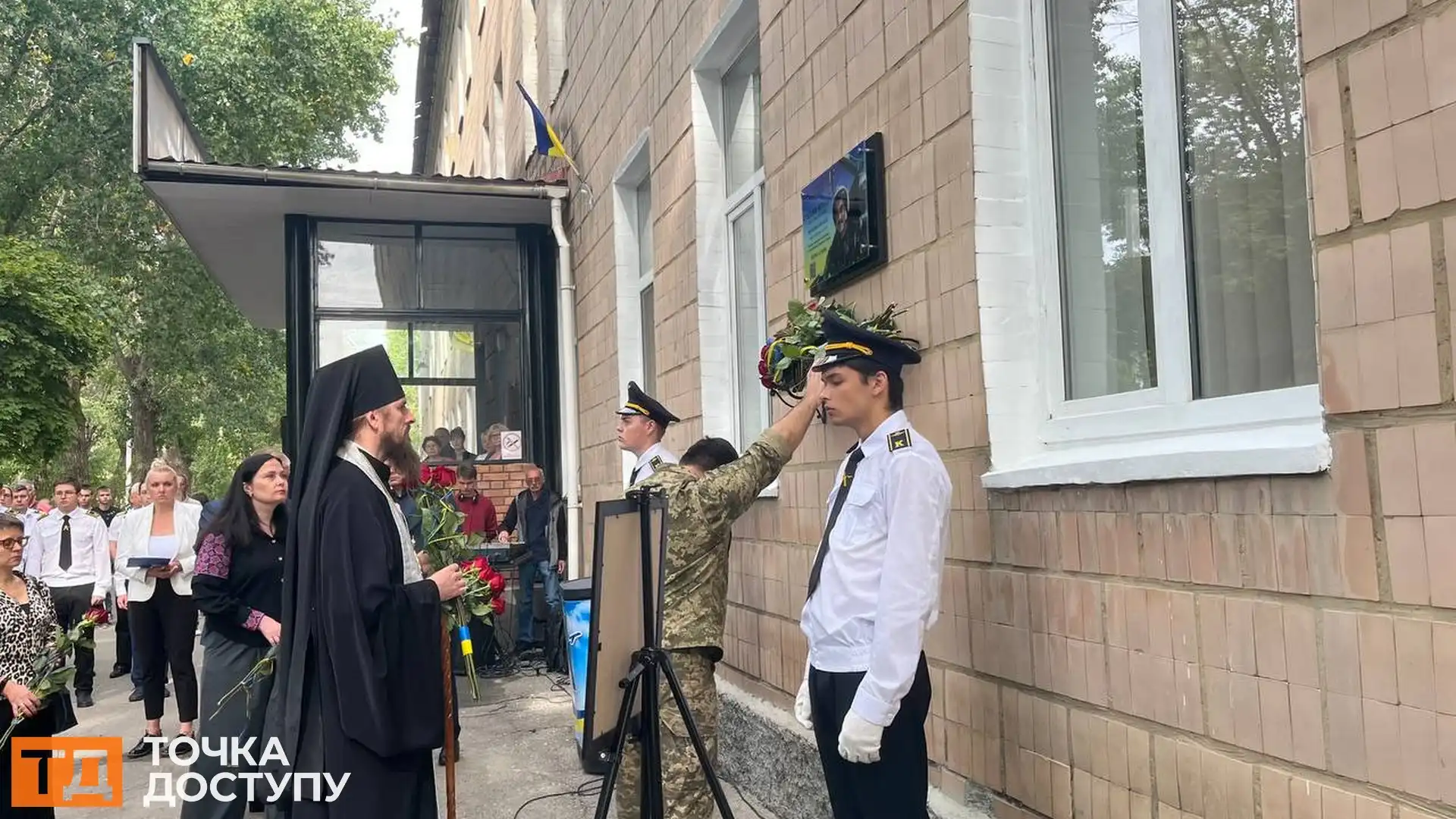 У Кропивницькому відкрили меморіальну дошку льотчику, який загинув у повітряному бою над містом