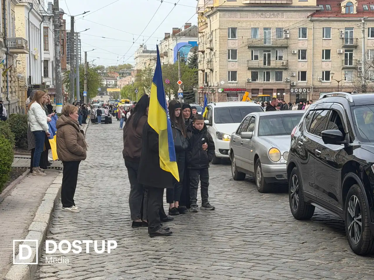 Прощання з трьома військовими на площі у Кропивницькому
