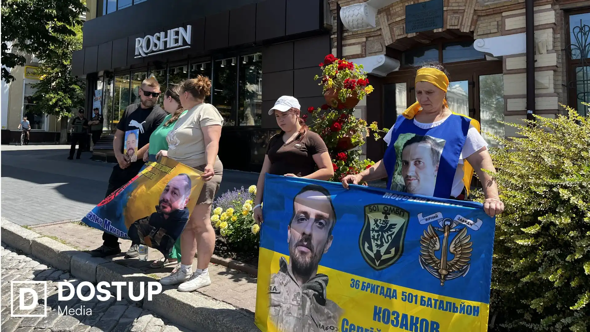 “Чекаємо і віримо в повернення”: у Кропивницькому рідні полонених і зниклих безвісти військових вийшли на акцію