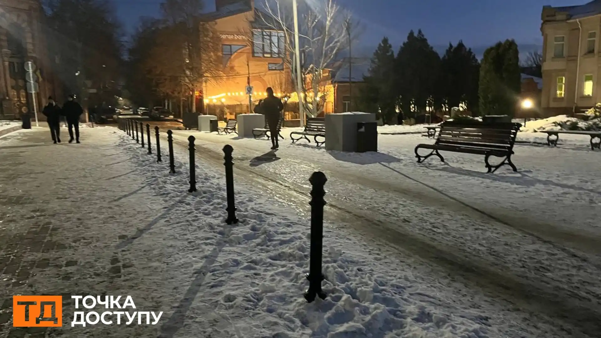 У центрі Кропивницького встановили стовпчики для обмеження заїзду автомобілів