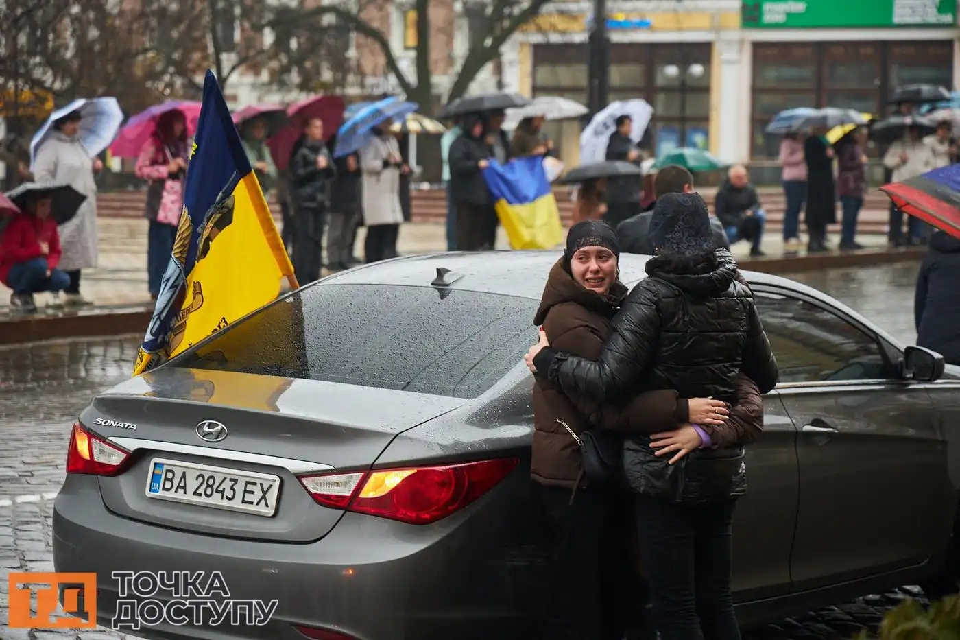 Прощання у Кропивницькому з чотирма захисниками зібрало військових, рідних та громадськість.
