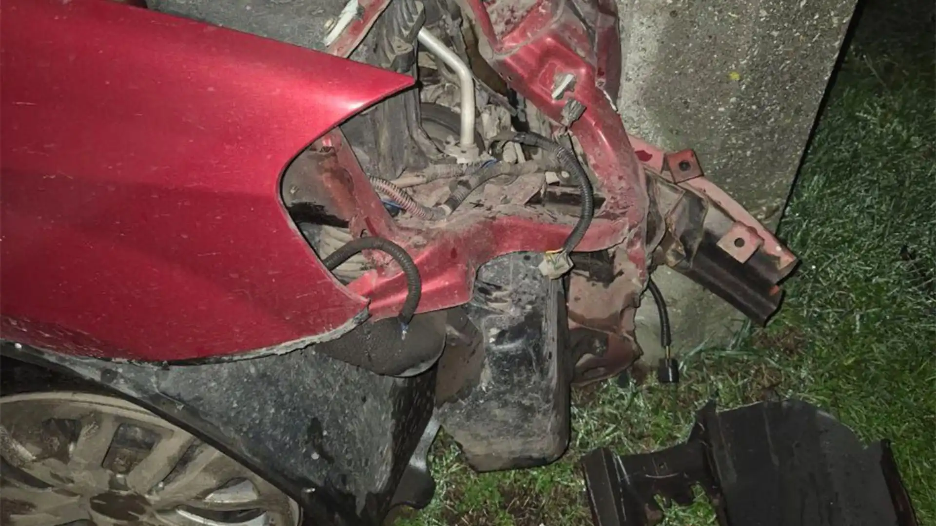 Водійка Chevrolet напідпитку вʼїхала в стовб у Кропивницькому