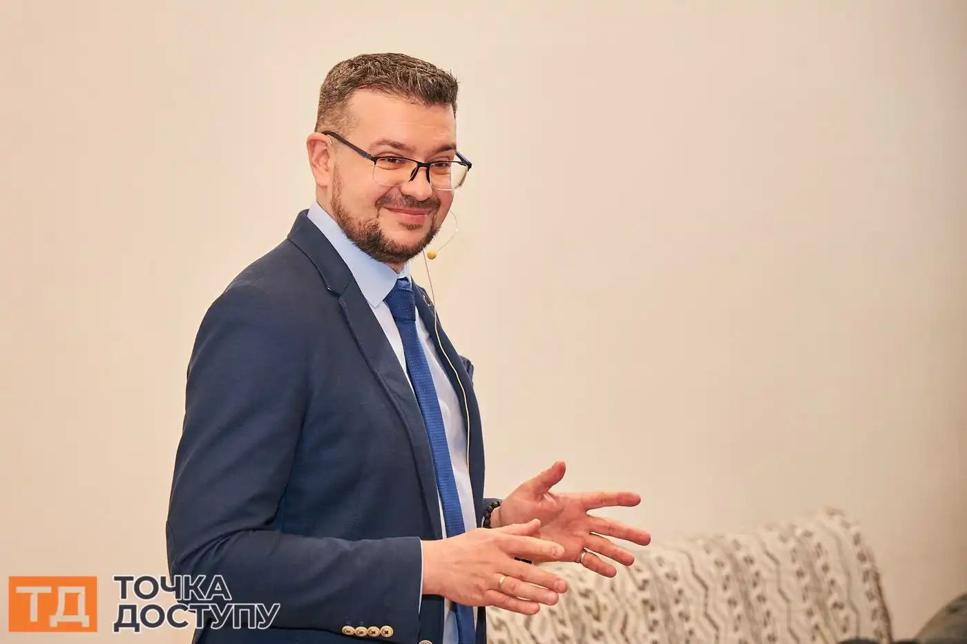 Про нав’язаний “образ жертви” та міфи про українську історію: у Кропивницькому виступив Олександр Алфьоров