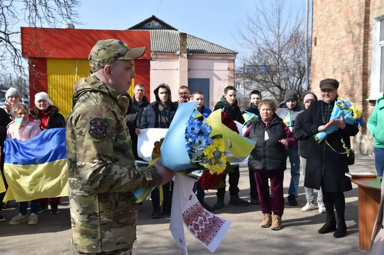 Повернувся додому після майже 4 років у полоні: на Кіровоградщині зустріли захисника
