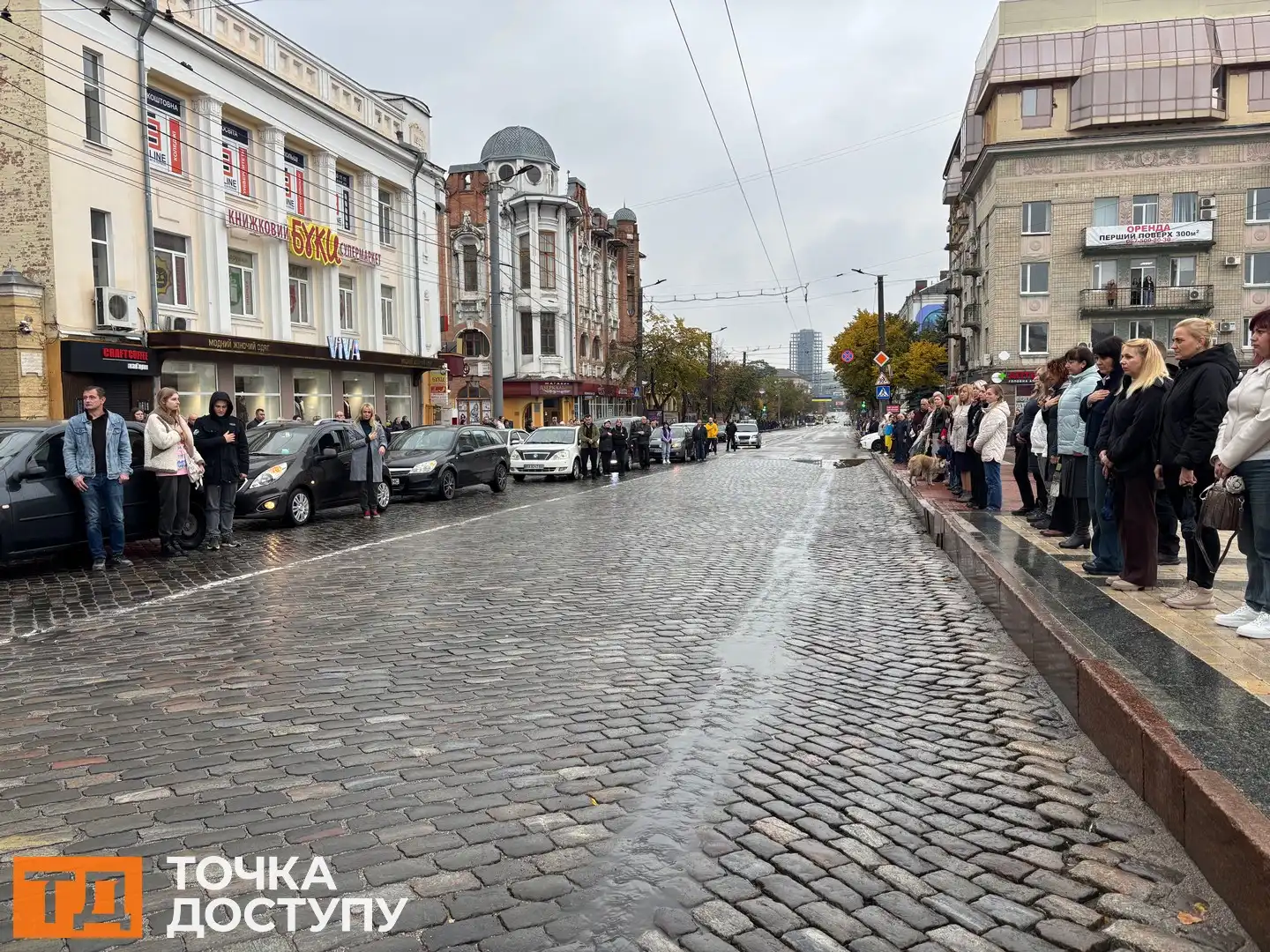 Із Сергієм Івановим та Андрієм Зелінським попрощалися у Кропивницькому: в центрі зупинився траурний кортеж