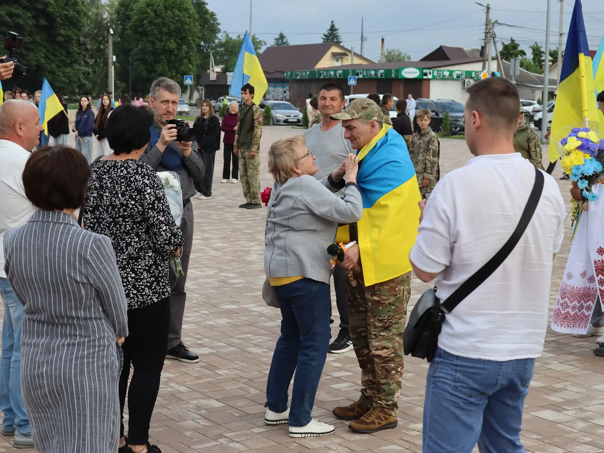 Валерія Прихoдченка зустріли після полону вдома у Кіровоградській області