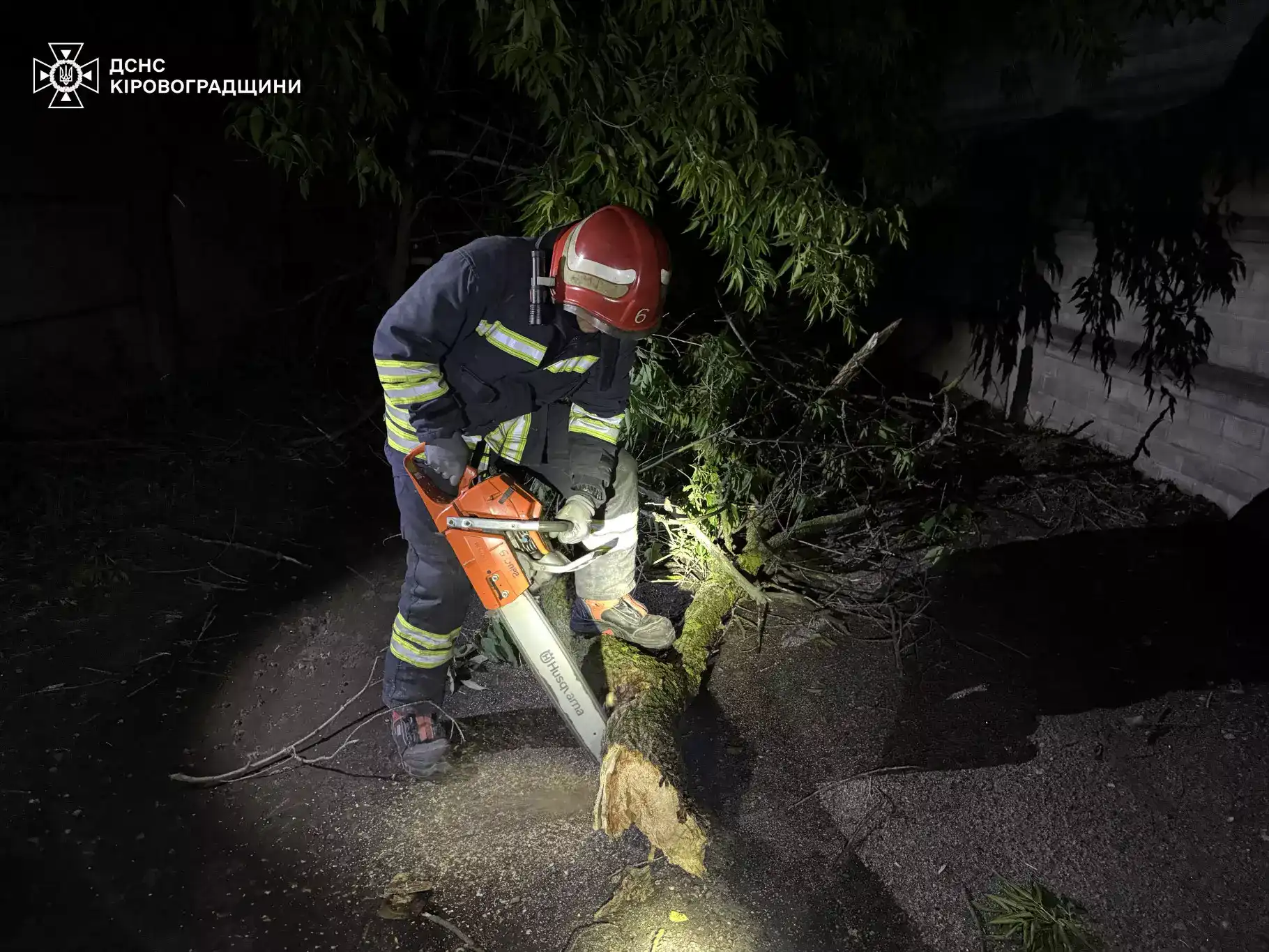 Через негоду на Кіровоградщині без світла залишилися понад 30 населених пунктів