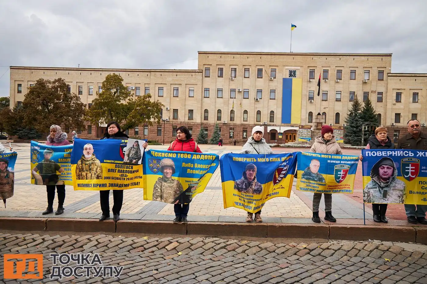 Під час акції у Кропивницькому учасники запалили свічки пам’яті та надії.
