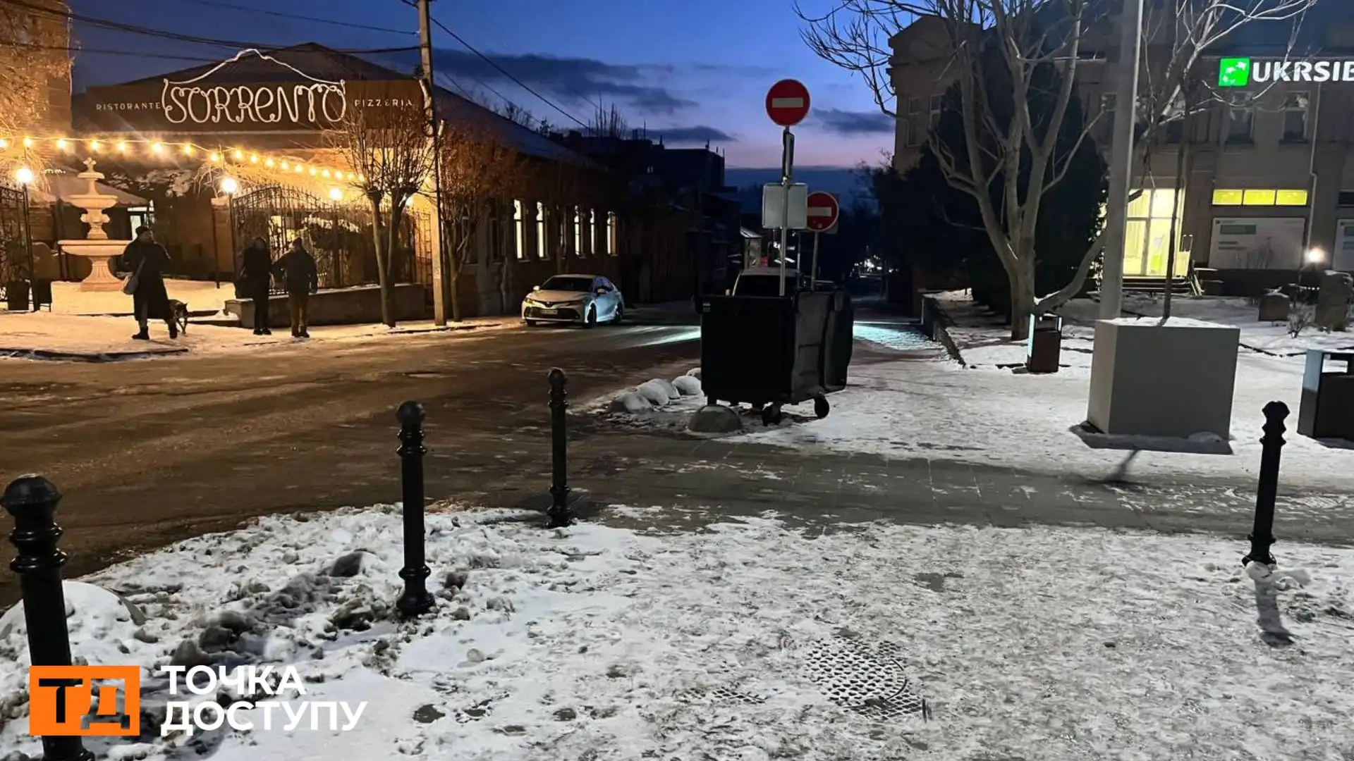 У центрі Кропивницького встановили стовпчики для обмеження заїзду автомобілів